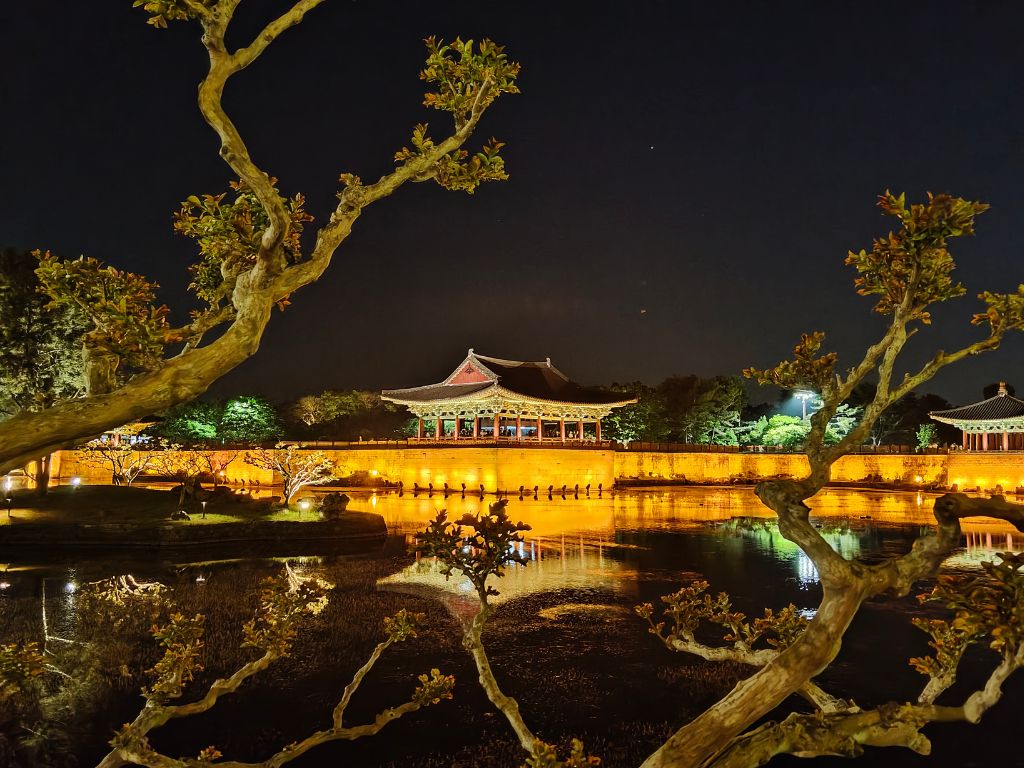 Zabytki Korei Południowej. Pałac nad stawem Wolji w Gyeongju.